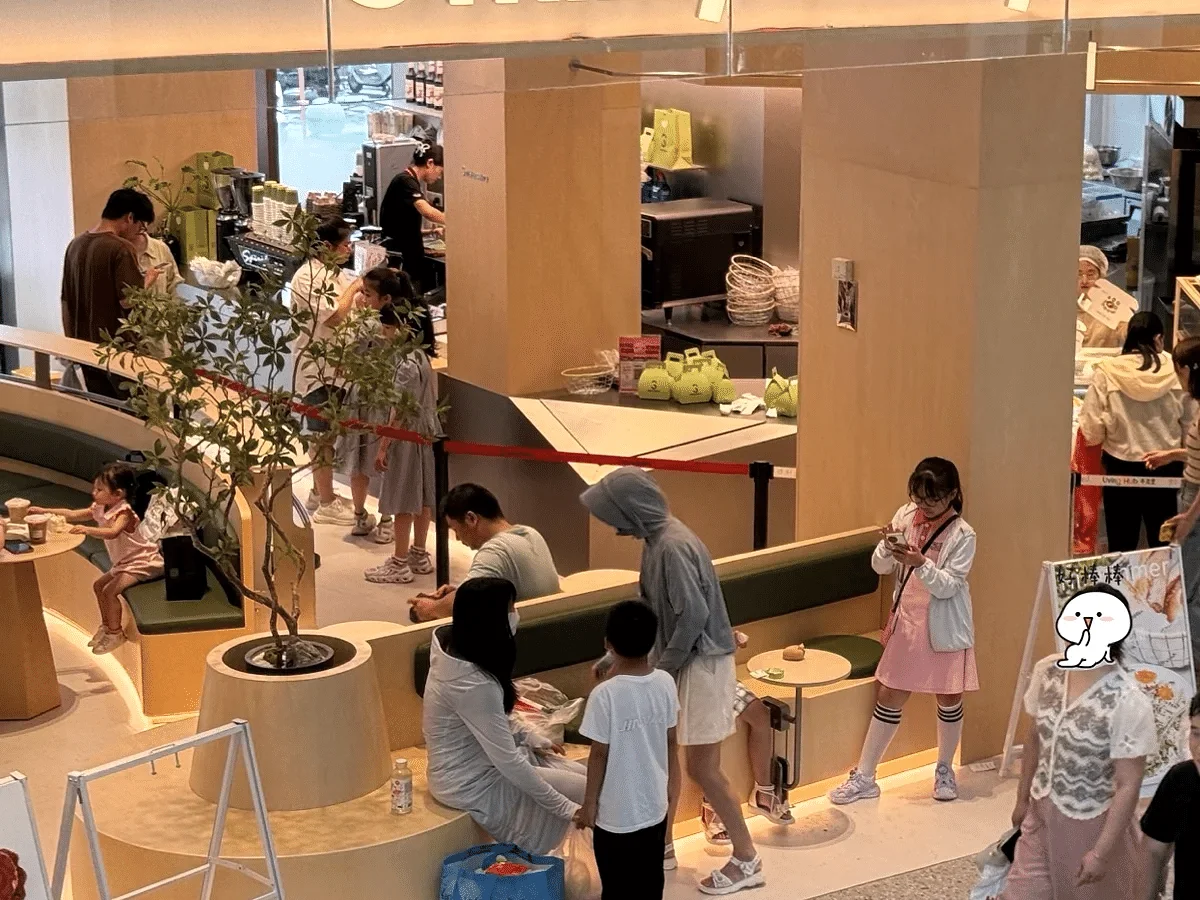 萃迪烘焙门店里的面包与咖啡日常